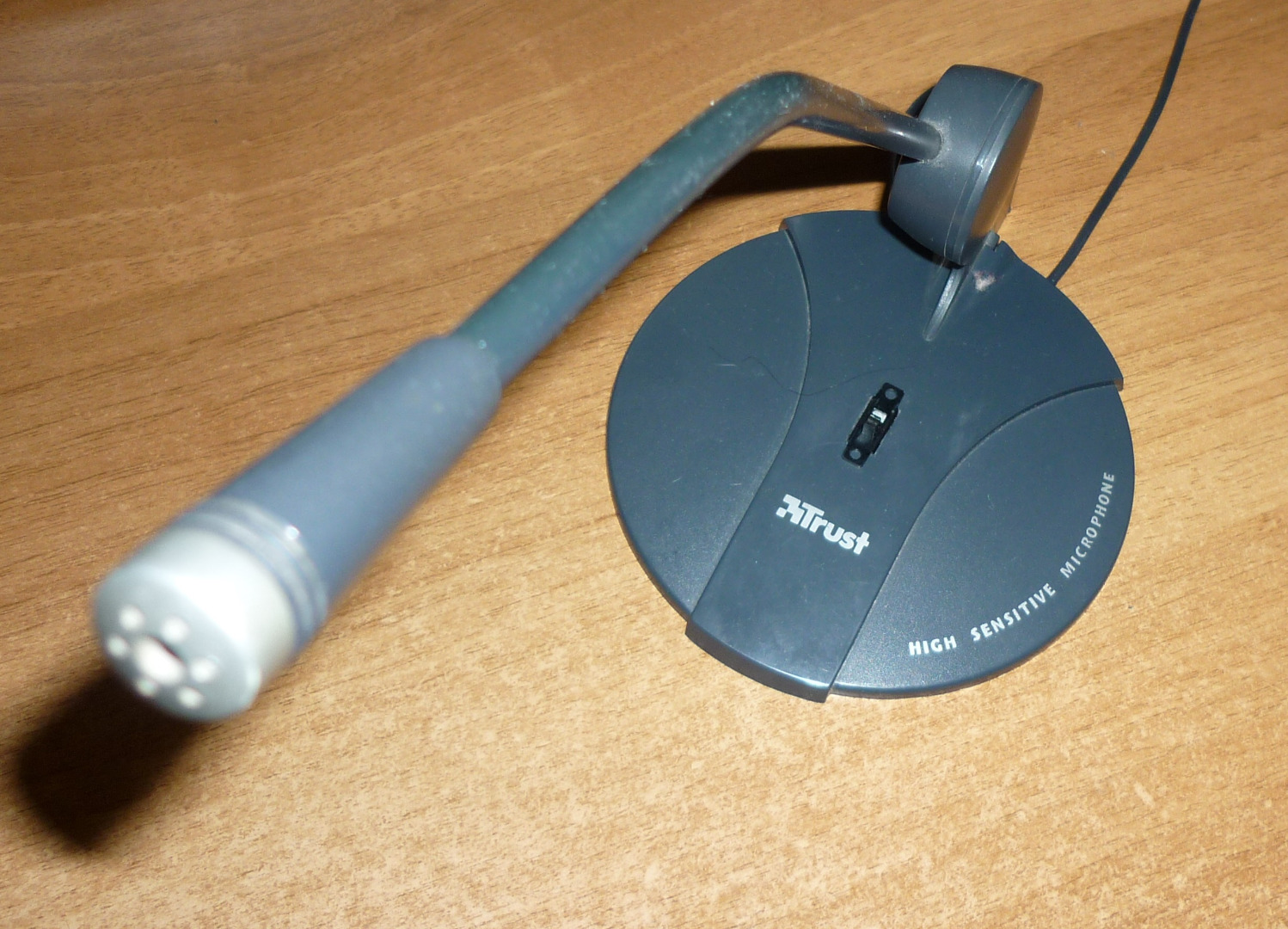 9- Desktop mic.jpg