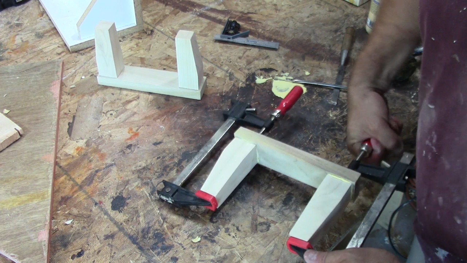 9-glue-clamp-legs.jpg