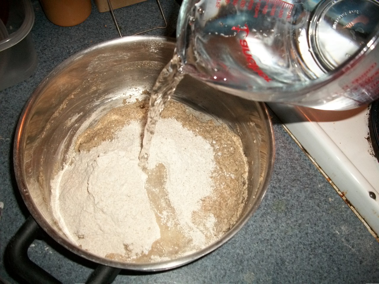 AddFlourLevain.JPG