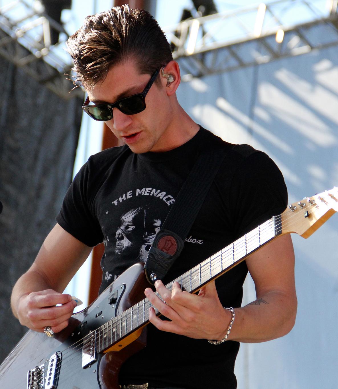 Alex_Turner_of_the_Arctic_Monkeys_in_Dallas.jpg