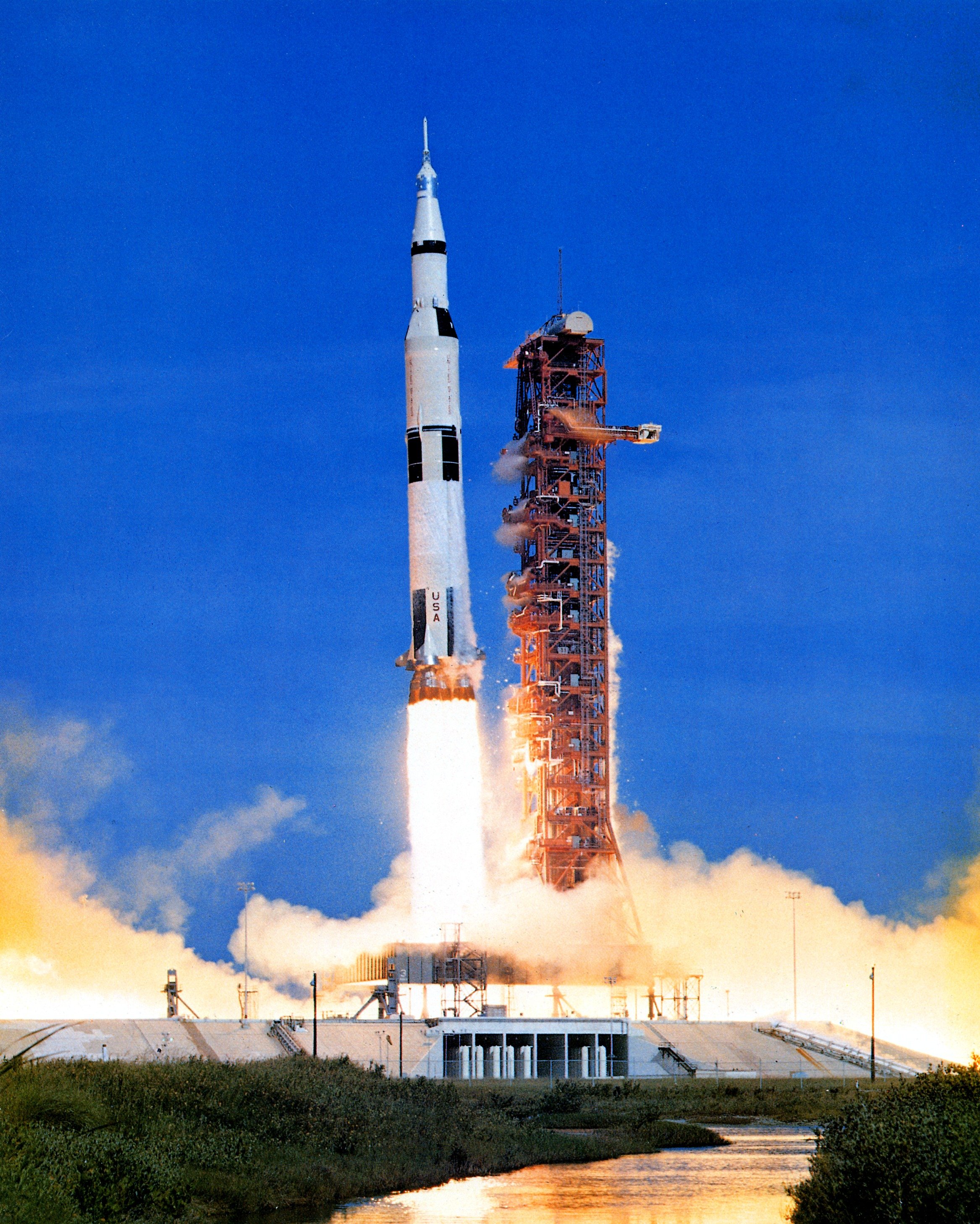 Apollo_15_launch.jpg