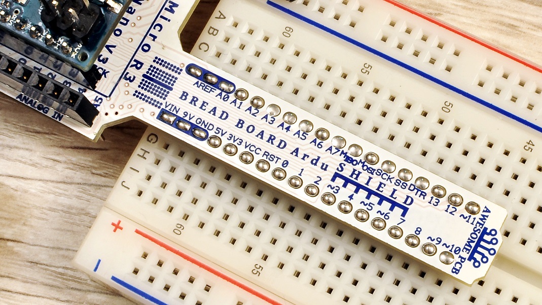 ArduShield_pins_on_BreadBoard_1_s.jpg