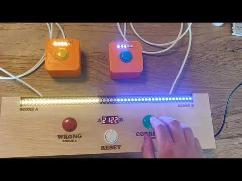 Arduino quiz game with led strip for score and two buttons