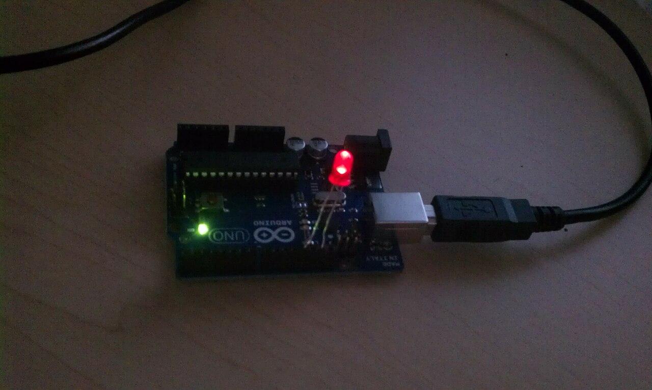 Arduino_Uno_Picture_Blinking.jpg