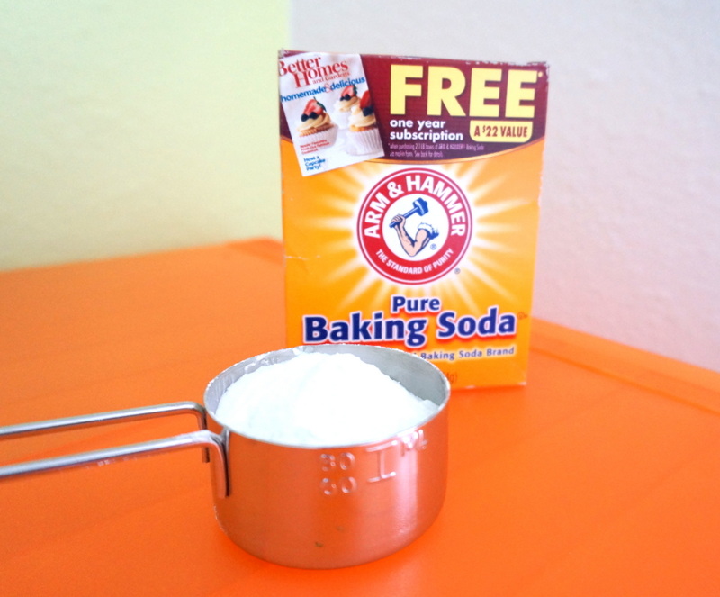 Baking-soda-and-a-measuring-cup.jpg