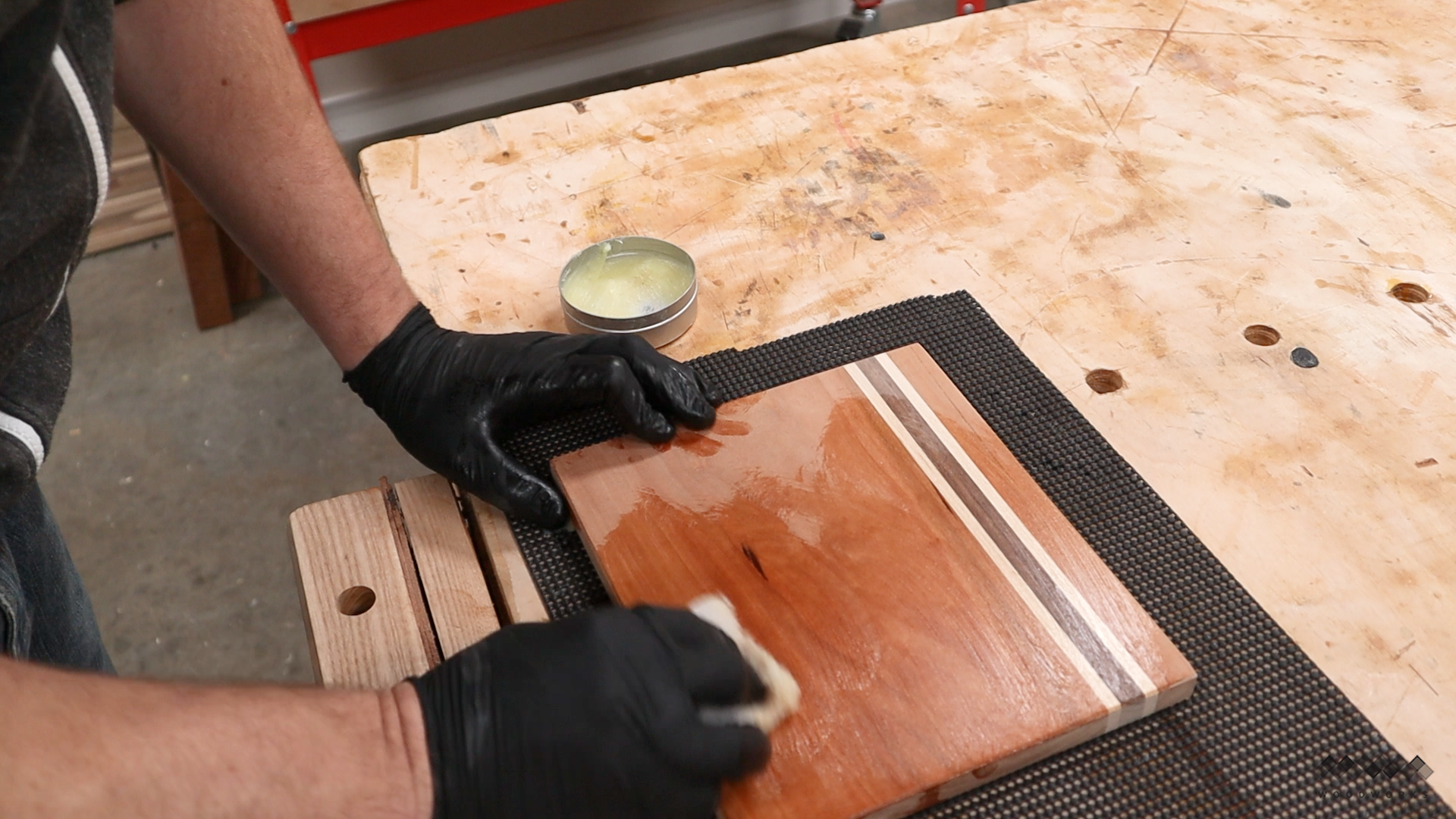 Basic Cutting Boards finishing.bmp