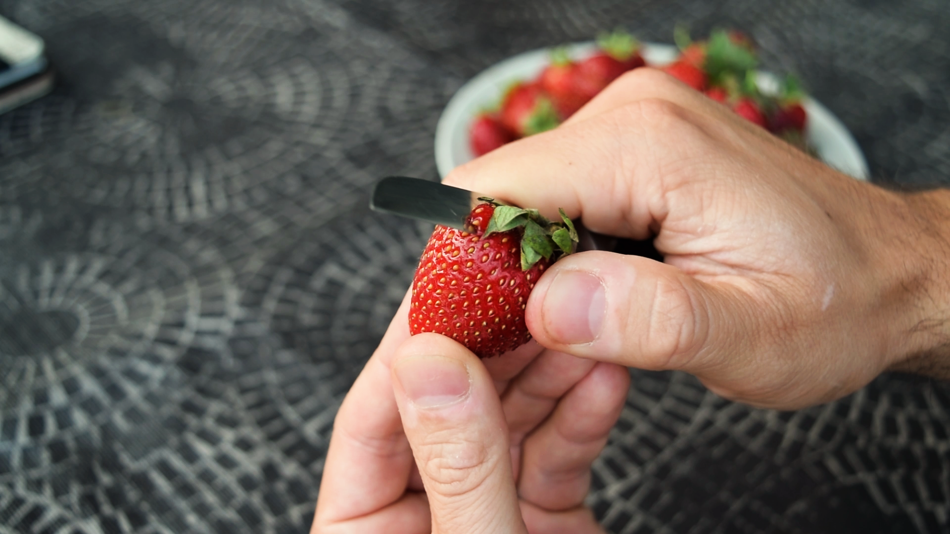 Best Strawberry hull hack_instructable3.bmp