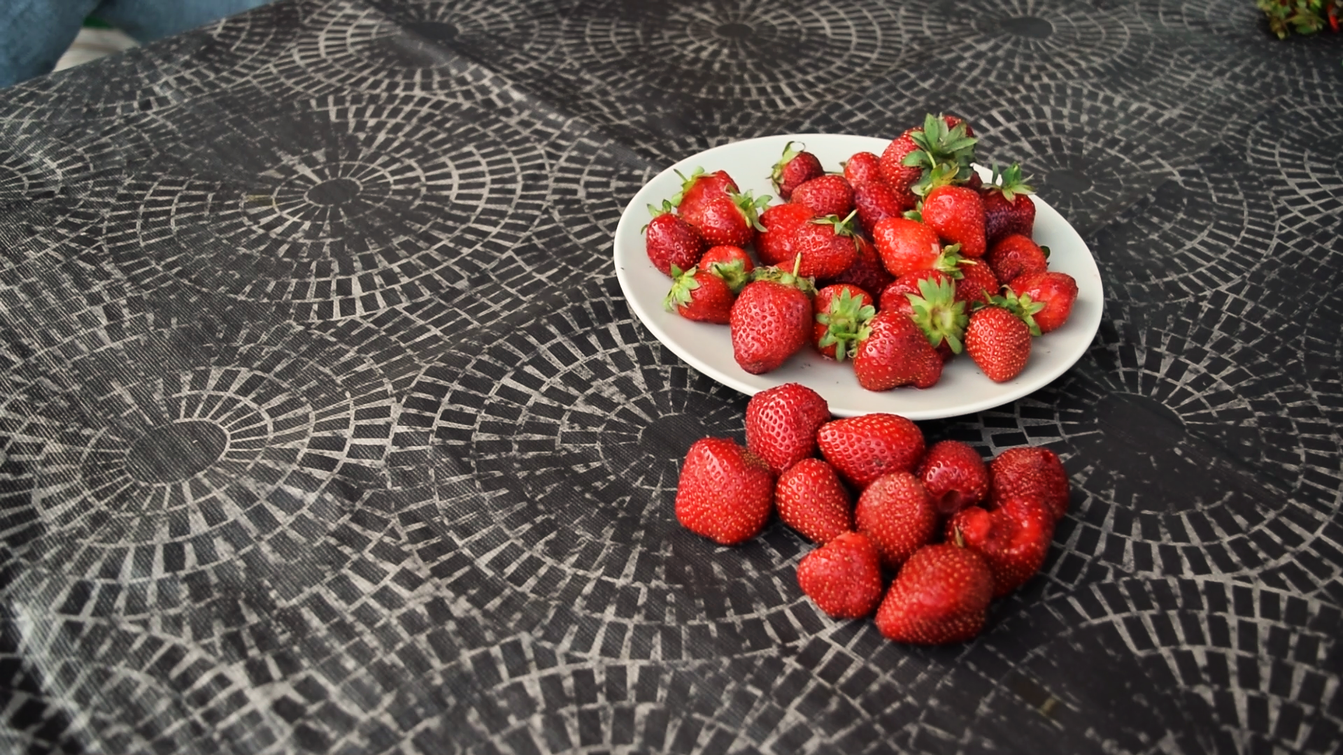 Best Strawberry hull hack_instructable6.bmp