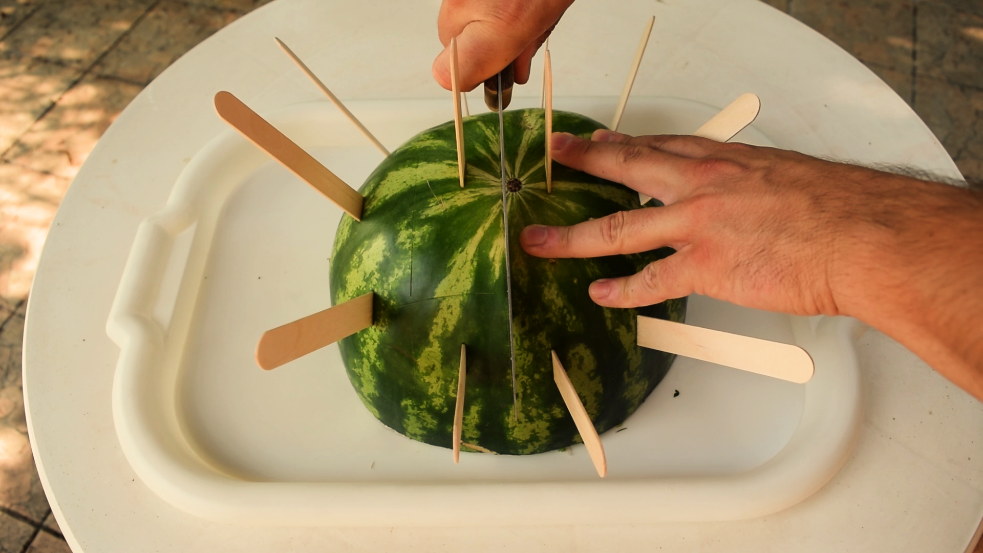 Best way to serve a watermelon_freeze16.bmp