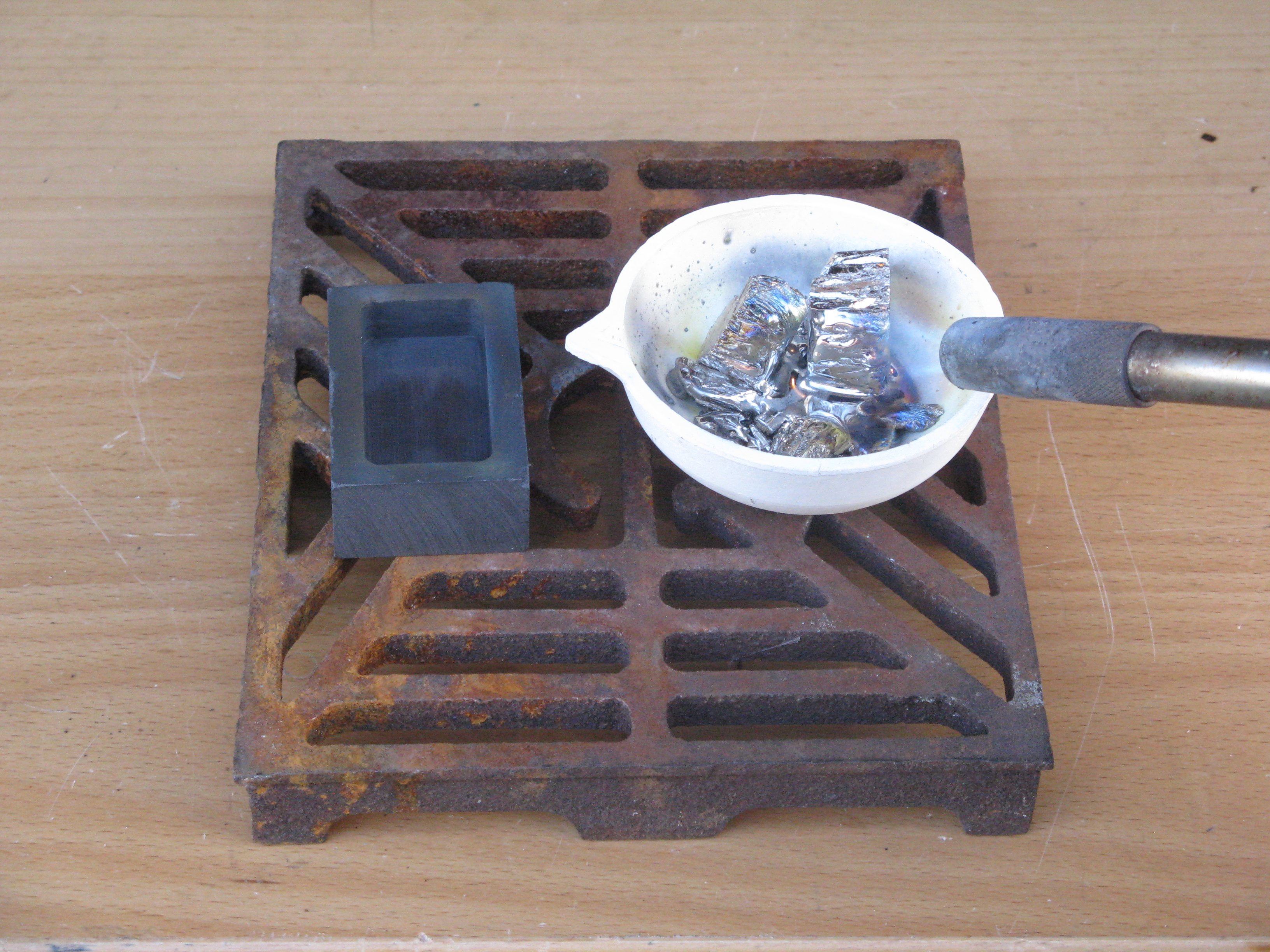 Bismuth Levitator 4b.JPG