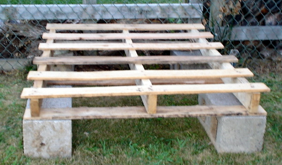 Bottom pallet on concrete blocks.JPG