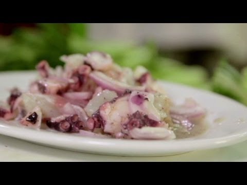 Bourdain gets a lesson in ceviche