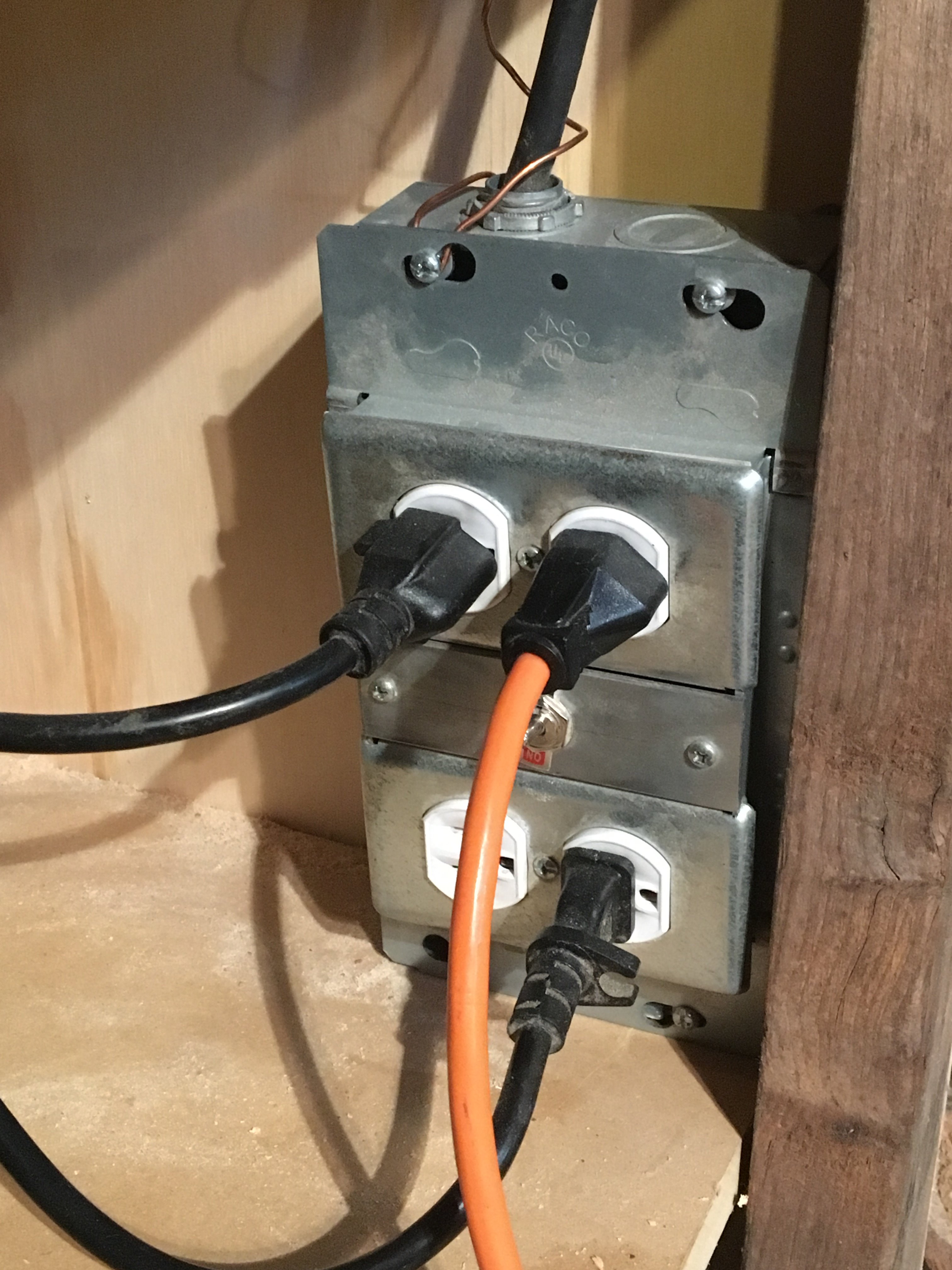 Box with 3 plugs.JPG