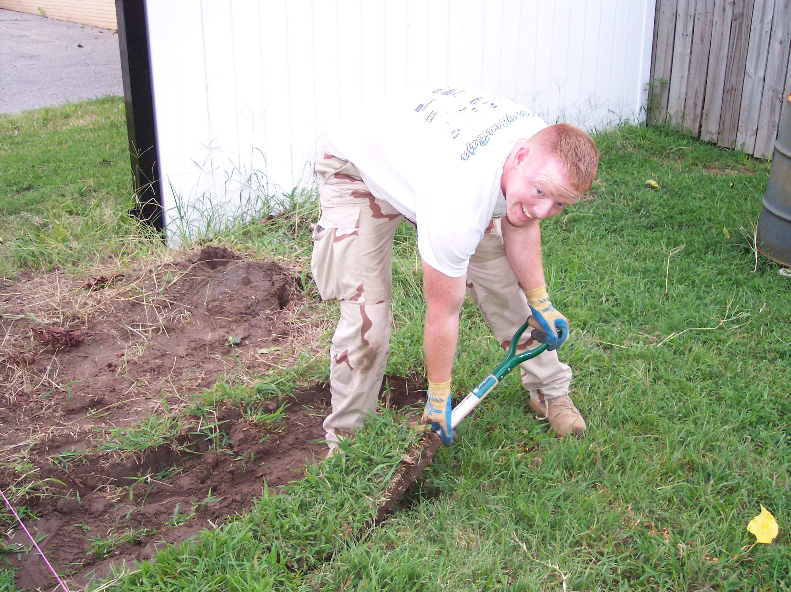 Brian Digging August 16, 2008.JPG