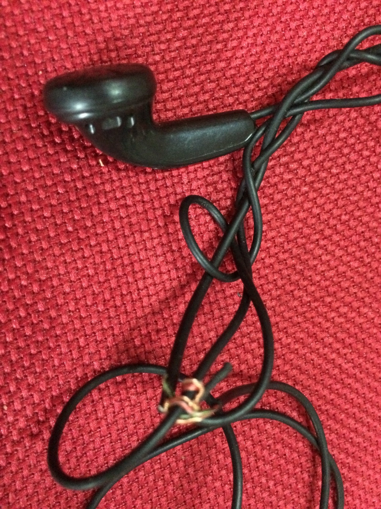 Broken earphone.JPG