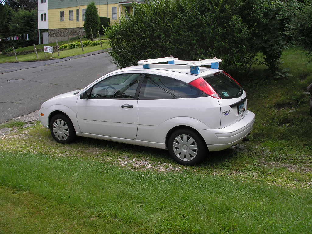 C:\Documents and Settings\Wtarzia\Desktop\roof rack\Roof rack on car, side, , August 2007.jpg