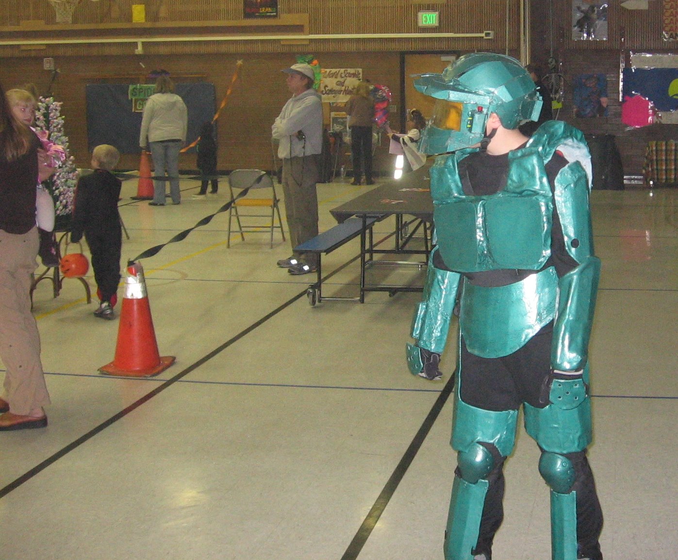 C:\Documents and Settings\Zog\My Documents\My Pictures\Master Chief Costume\Carnival.jpg