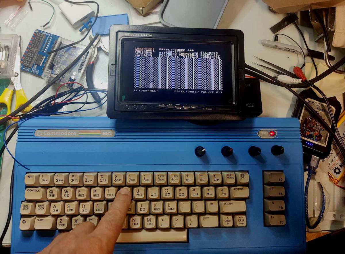 C64-with-7-LCD-Screen.jpg