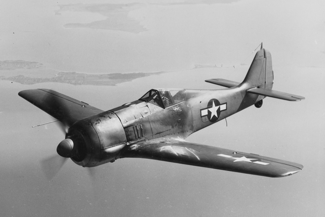 Captured_Focke-Wulf_Fw_190_in_flight_1944.jpg