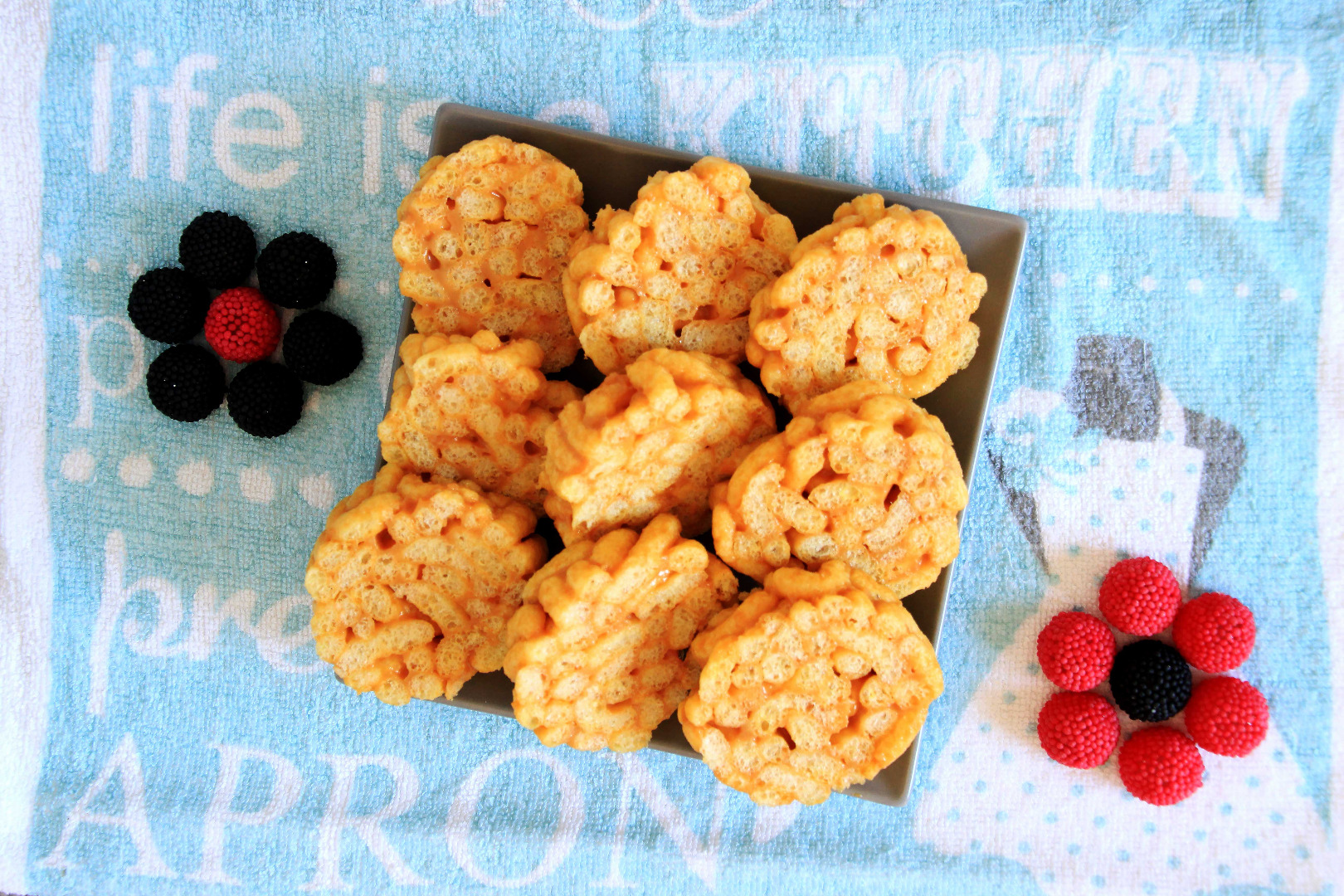 Caramel-Corn-Puffs,-Kass-Arturi-Kook,-Estonian-Kids-Dessert.jpg