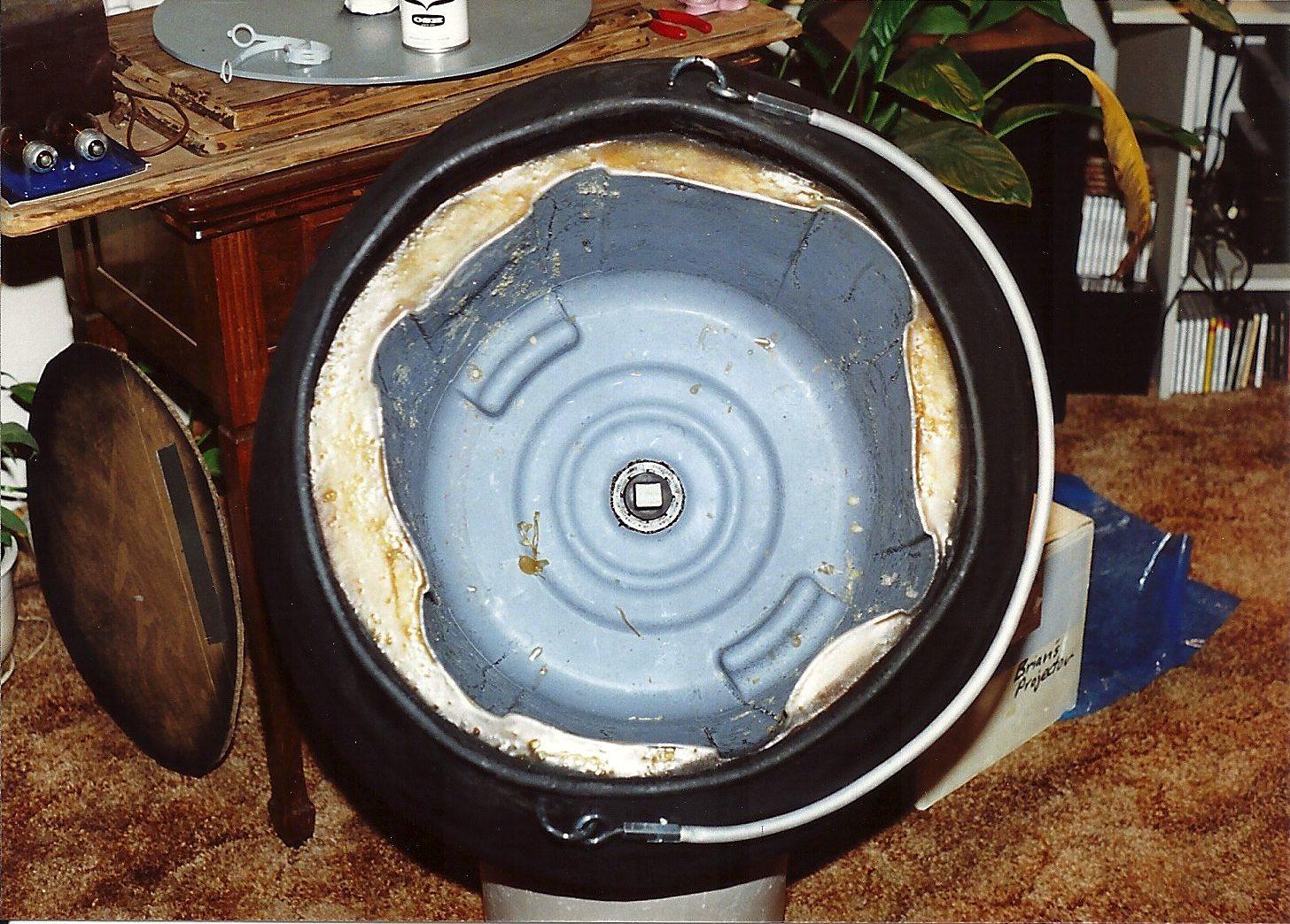 Cauldron painted black - no tray.jpg