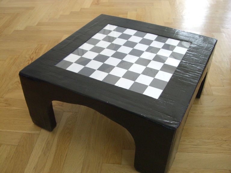 ChessTable_00.JPG