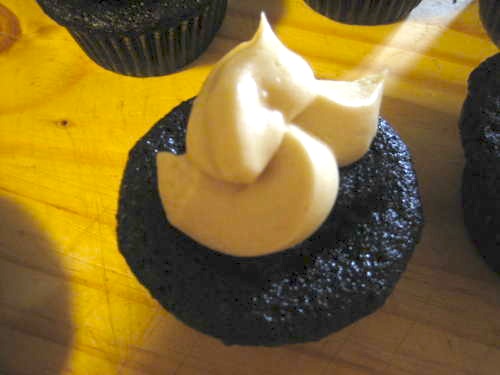 Chocolate-Guinness-Cupcakes-with-Whiskey-and-Baile.jpg