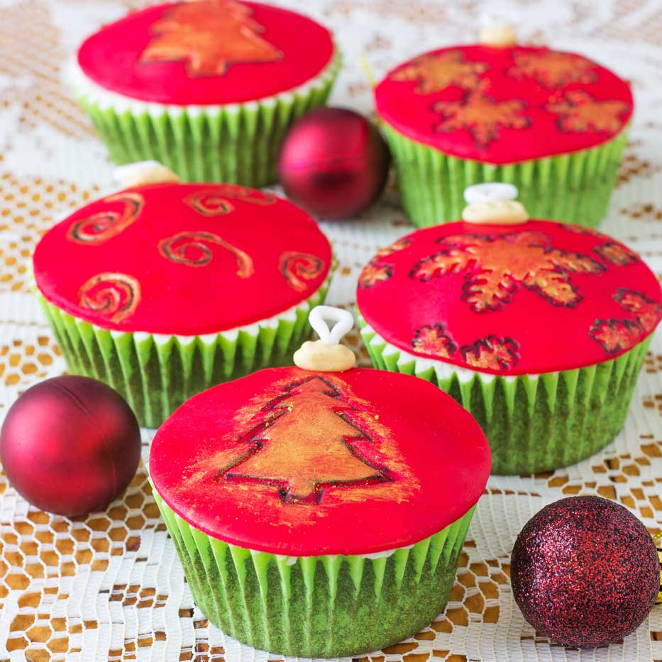 Christmas-Cupcake-Baubles.jpg