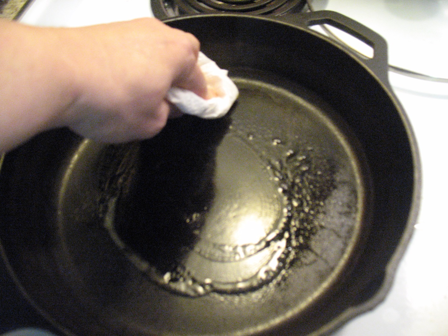 Cleaning a hot skillet 11.JPG