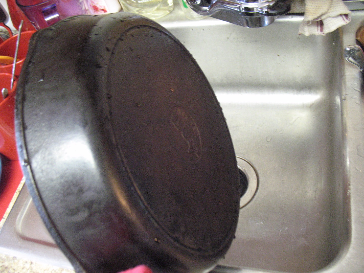 Cleaning a hot skillet 4.JPG