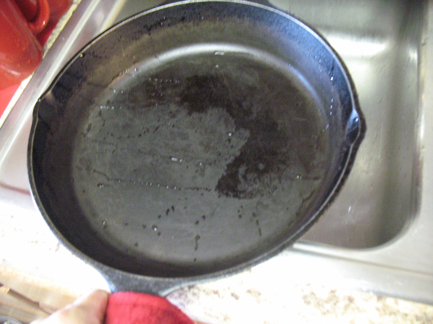 Cleaning a hot skillet 5.JPG