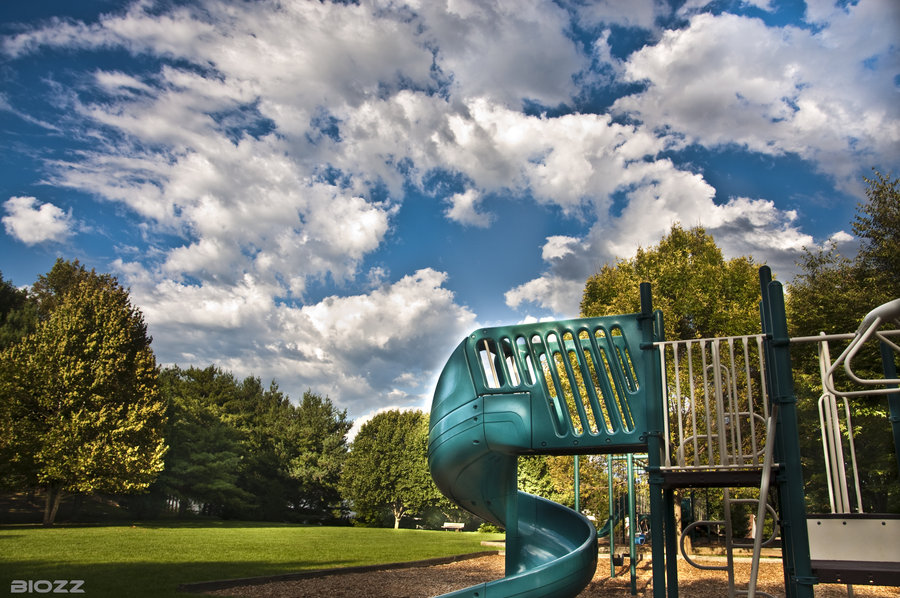 Clouds_at_play_by_BiOzZ.jpg