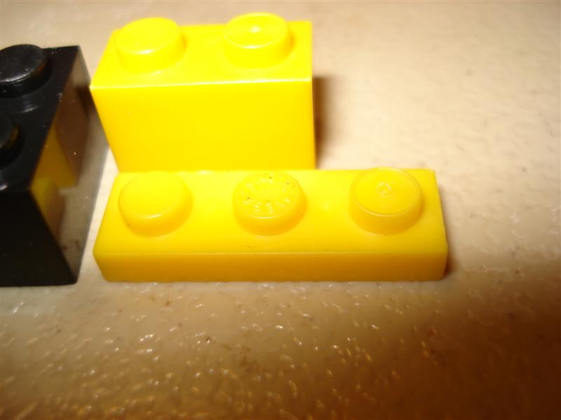 Comparing construction bricks - MegaBlocks closeup.JPG