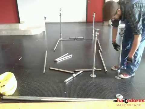 Contruyendo mesas en el Hacedores Makerspace