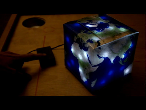 Cube globe lamp