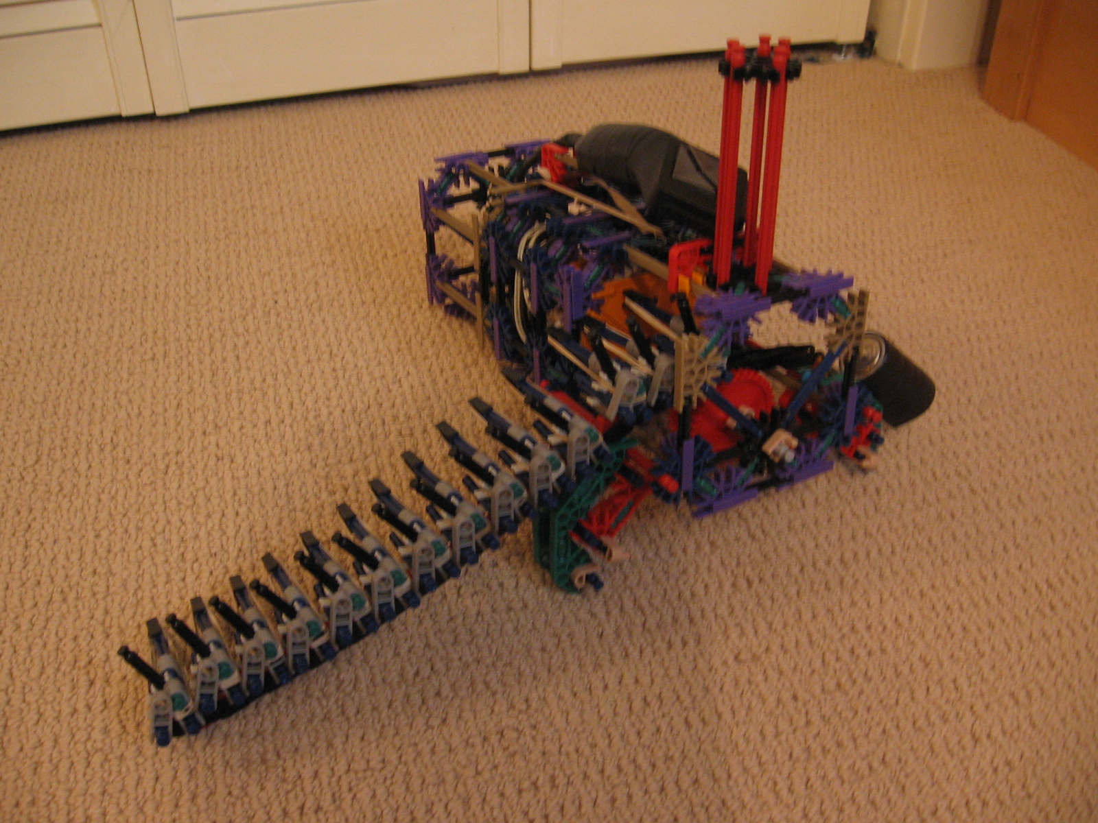 D:\Mika&euml;l\Photo, Image\Instrutable\Instrutables K'nex machine gun 001.jpg