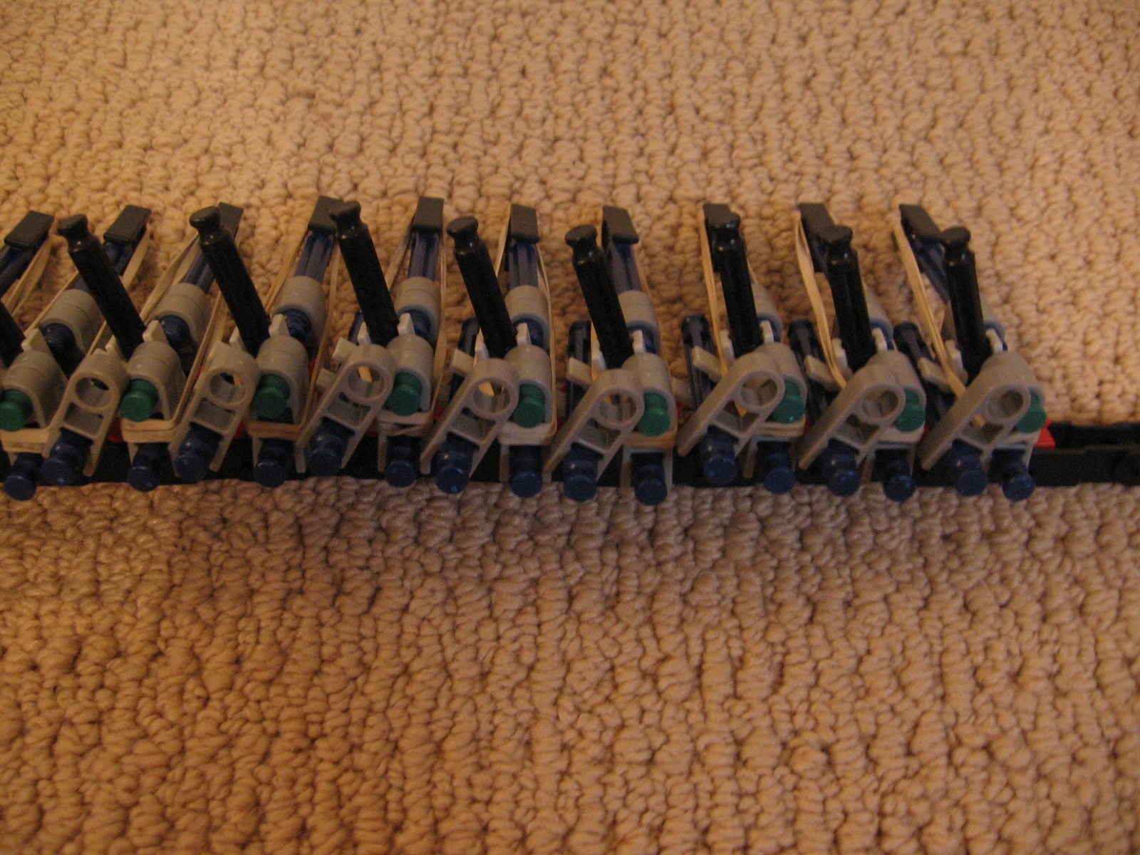 D:\Mika&euml;l\Photo, Image\Instrutable\Instrutables K'nex machine gun 008.jpg