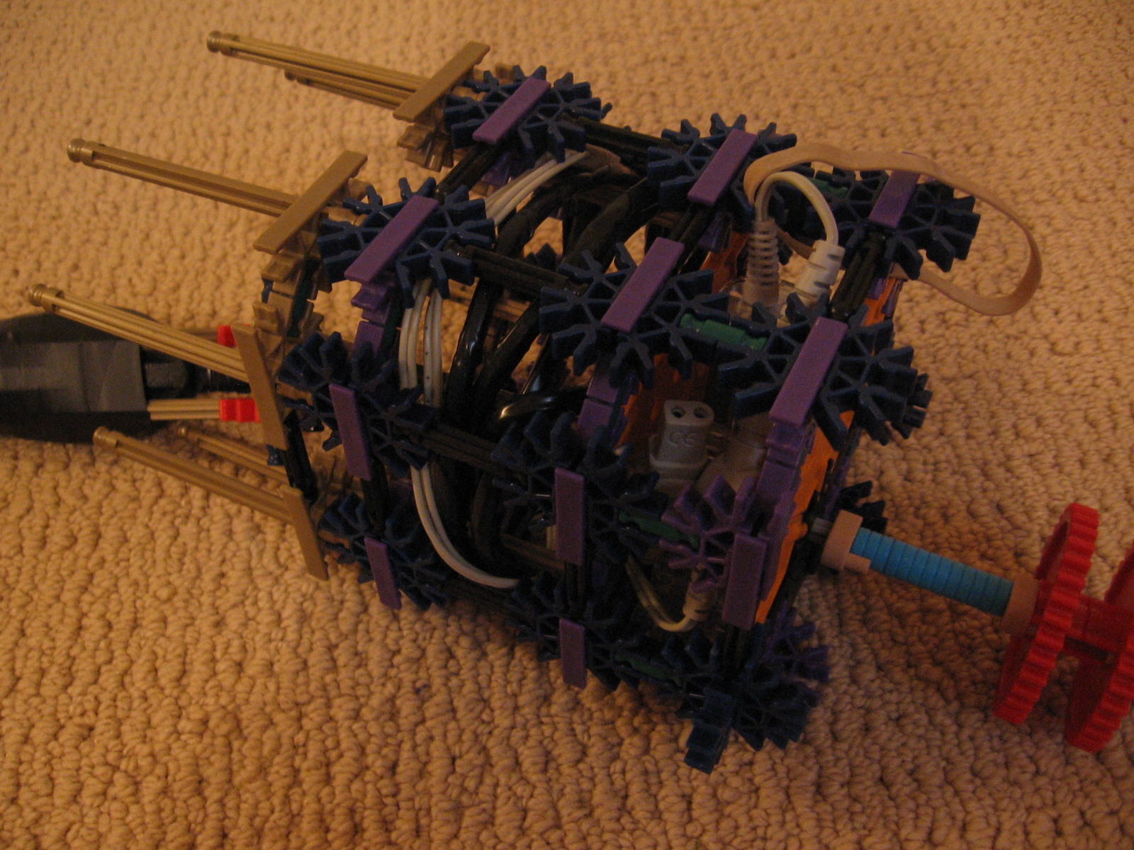 D:\Mika&euml;l\Photo, Image\Instrutable\Instrutables K'nex machine gun 029.jpg