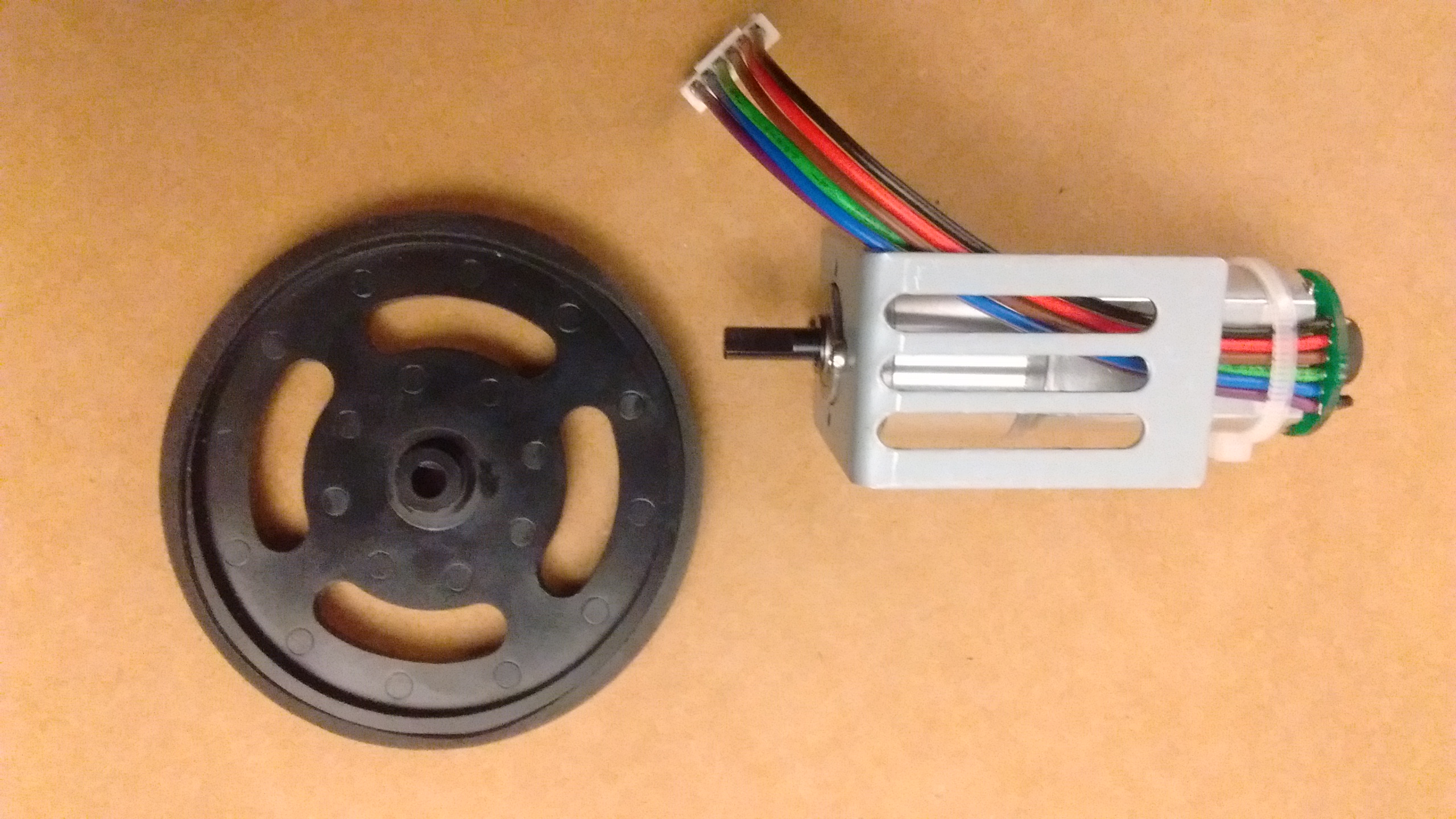 DC motor with the bracket and wheel.jpg