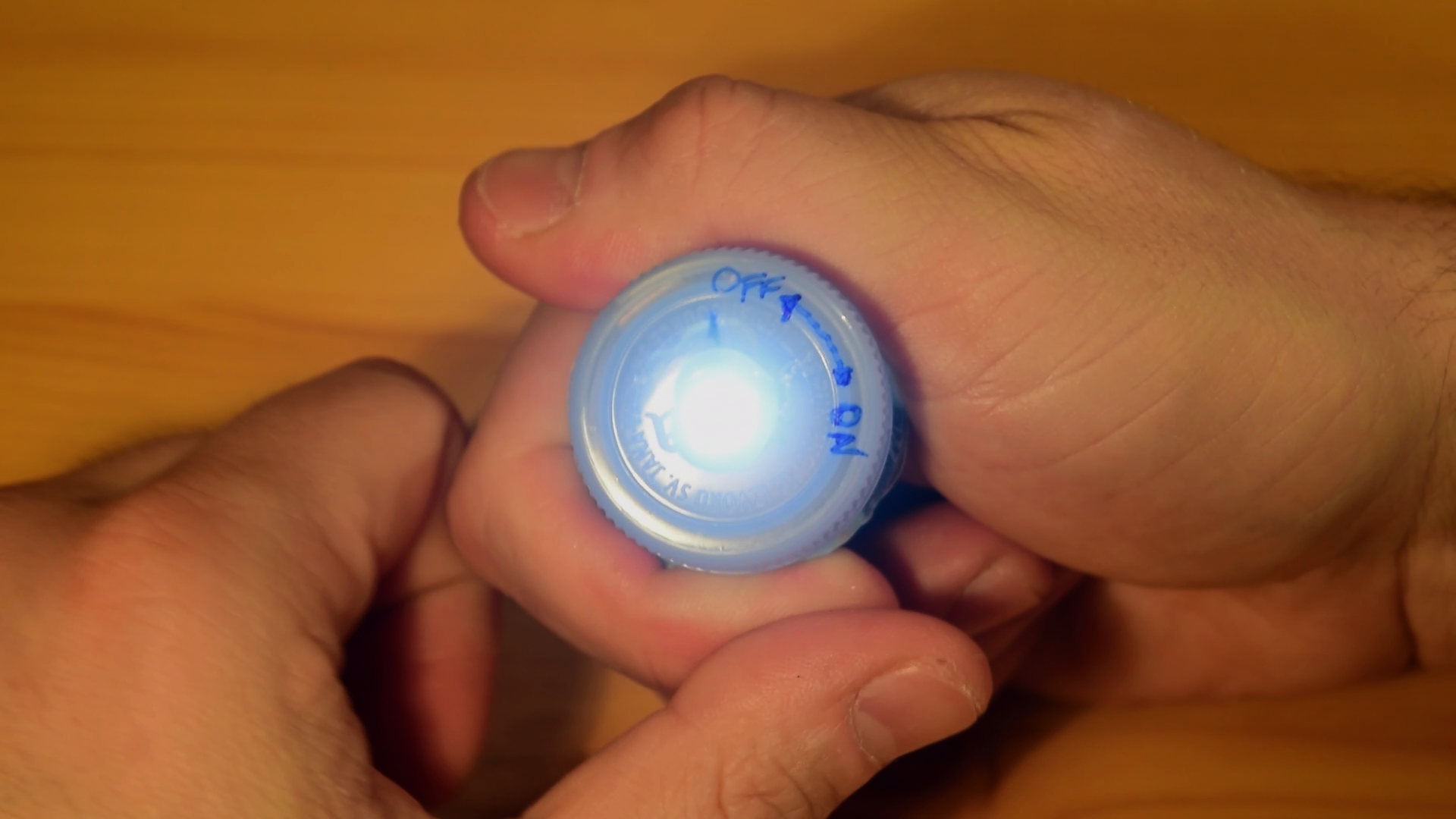 DIY Bottle Cap Flashlight2_freeze55.bmp