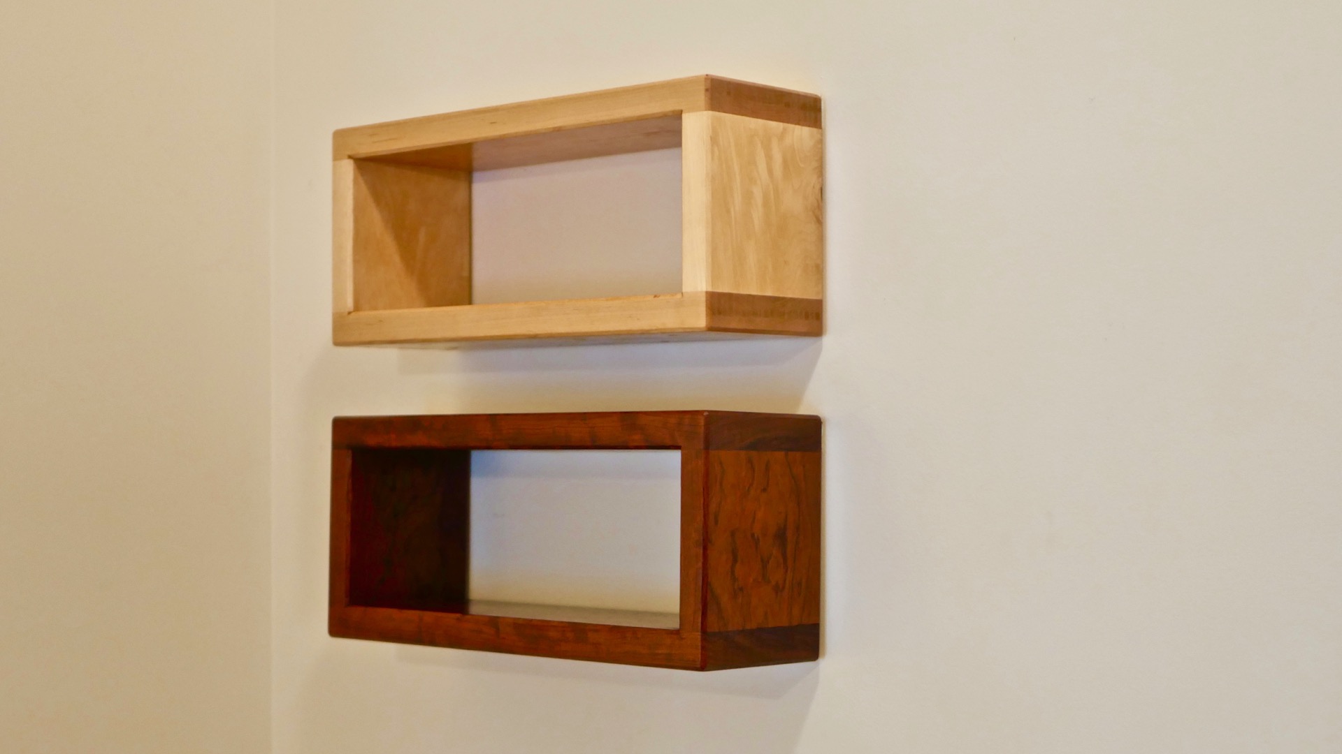 DIY Floating Shelfs with Invisible Hardware - 1 (1).jpg