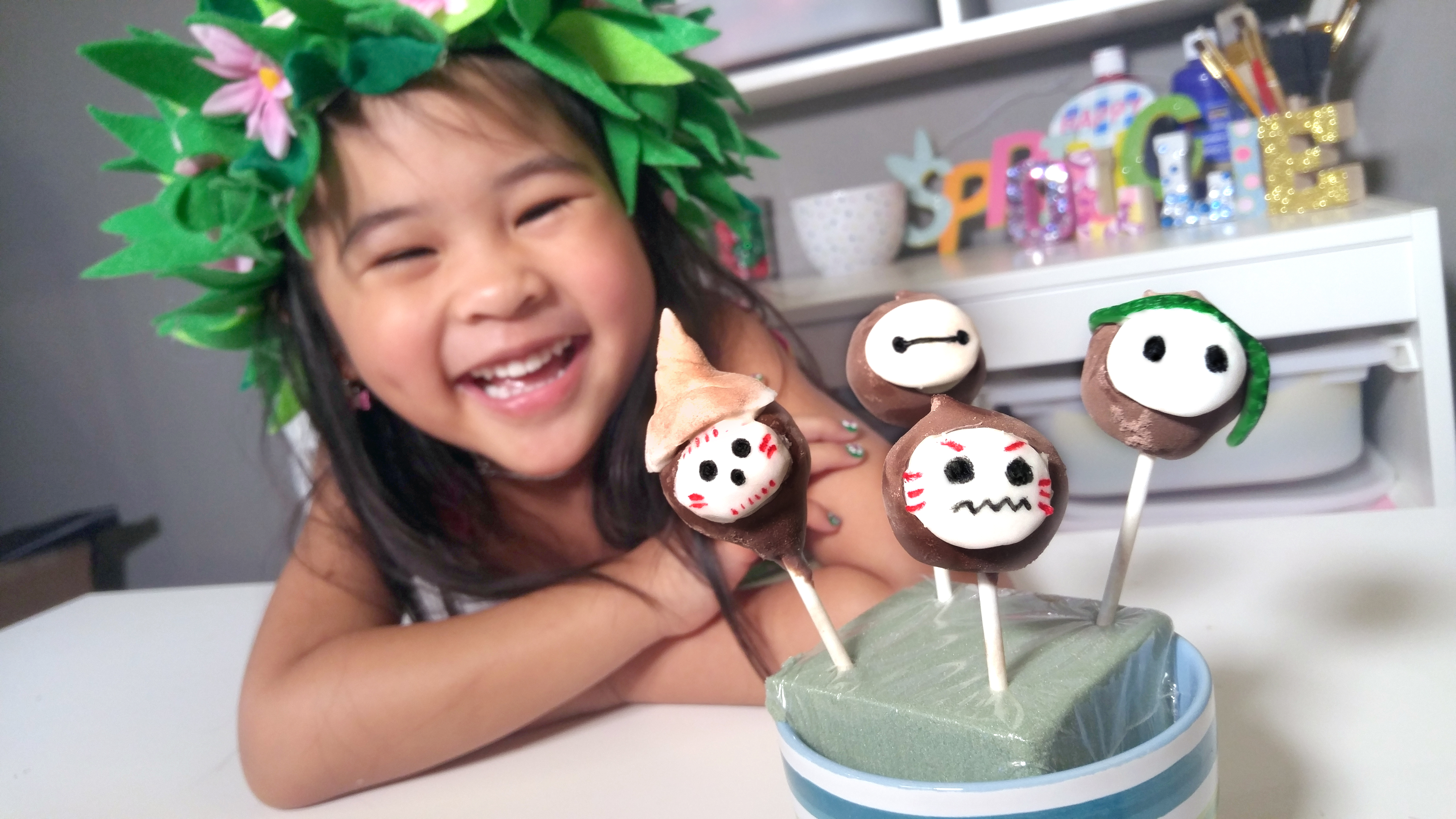 DIY Moana Kakamora Brownie Cake Pops Thumbnail 01.jpg