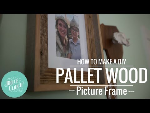 DIY Pallet Wood Picture Frame // HOW TO