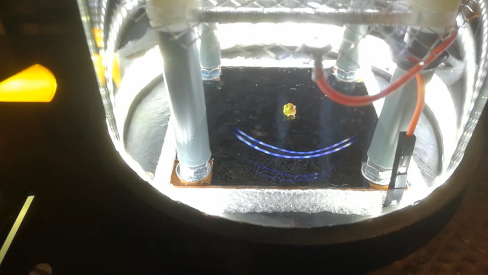 DIY Peltier Cooled Cloud Chamber with Pitchblende