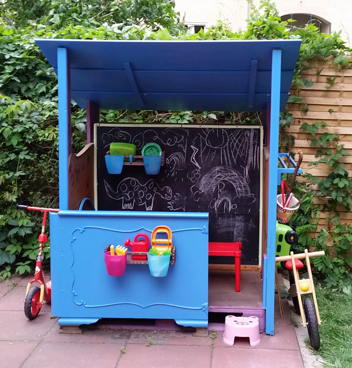 DIY scrap wood &amp; pallet playhouse.jpg