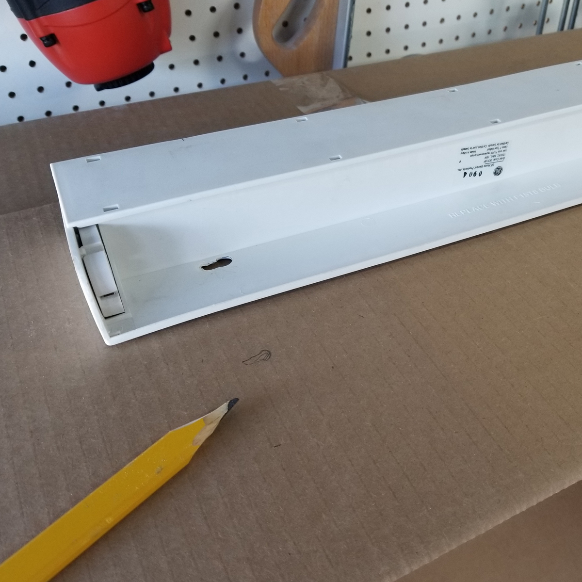 DIY-Cardboard-Spray-Booth-10.jpg