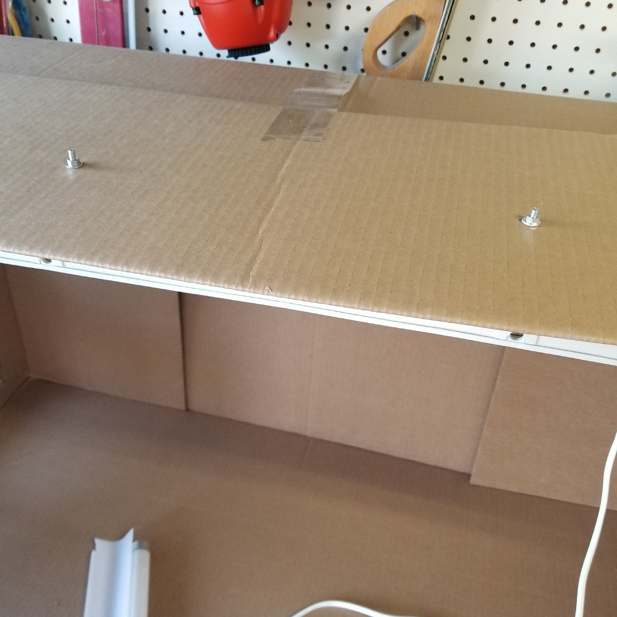 DIY-Cardboard-Spray-Booth-13.jpg