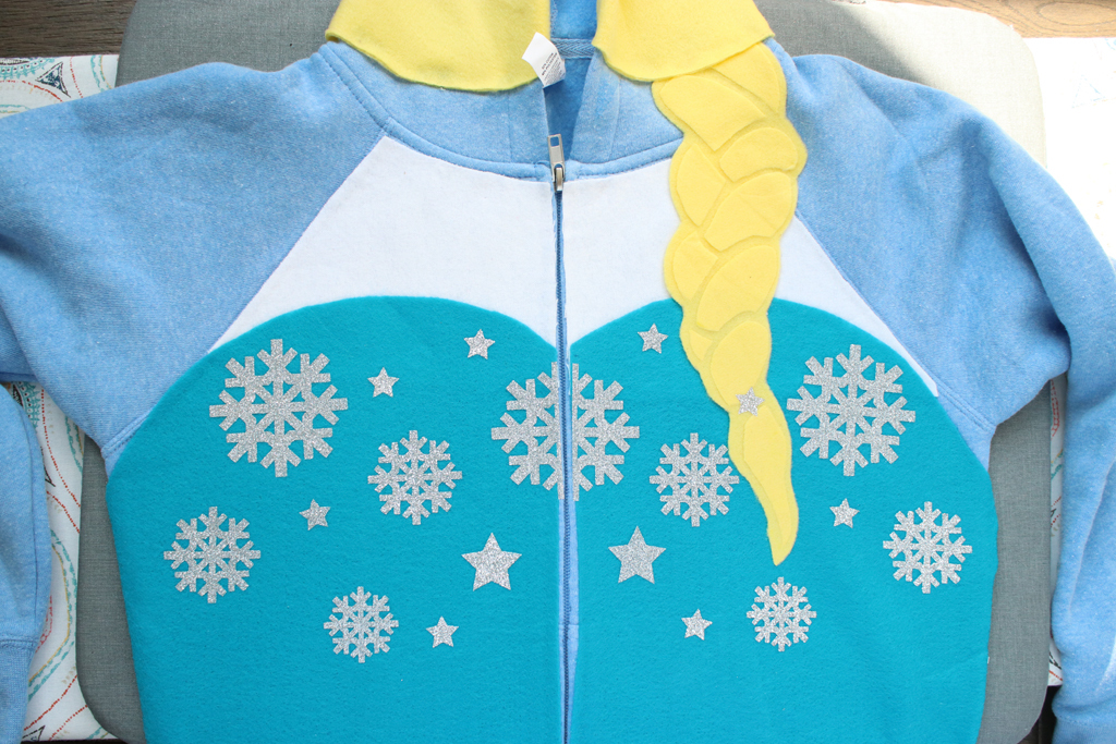 DIY-Elsa-Hoodie-10-vinyl-attached.jpg