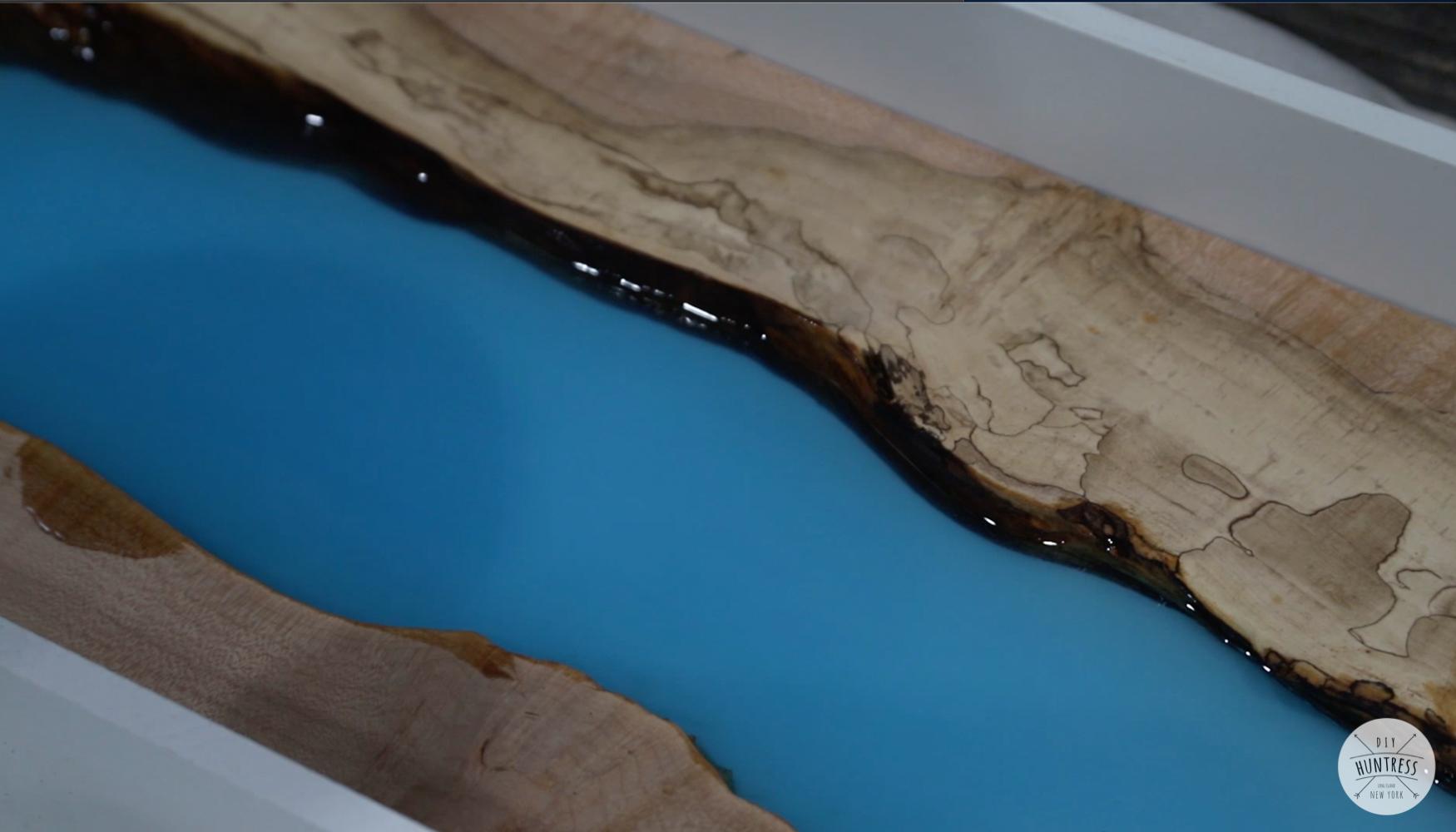 DIY-Glow-In-The-Dark-Resin-Table-8.jpg