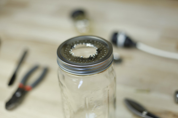 DIY-Hanging-Mason-Jar-Light-09-600x400.jpg